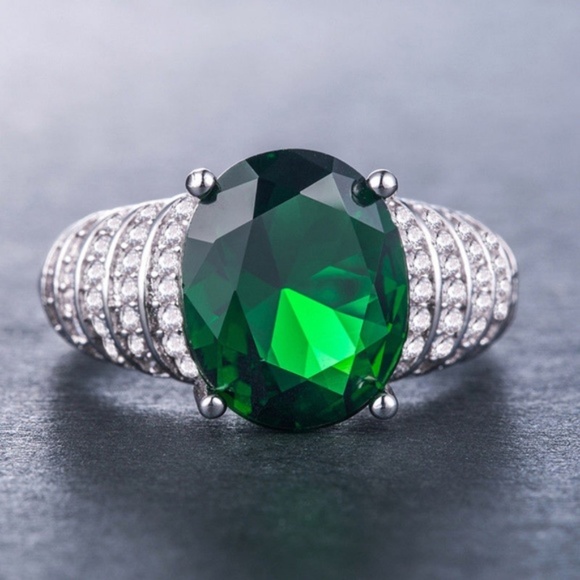 Jewelry - 925 Silver Ring Oval Cut Emerald Ring New